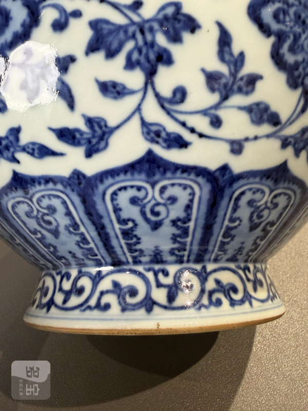 清乾隆 青花缠枝莲纹赏瓶 - 图15